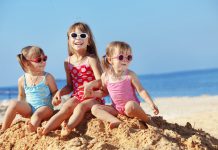 15 coole manieren waarop kinderen van het strand kunnen genieten kinderen spelen op het strand