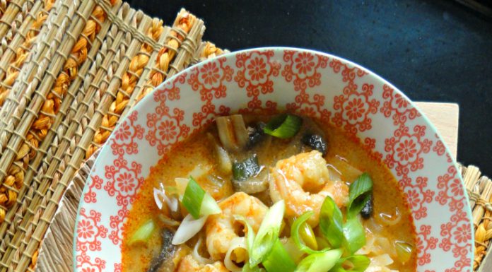 Thaise rode currysoep met noodles rode currysoep met noodles